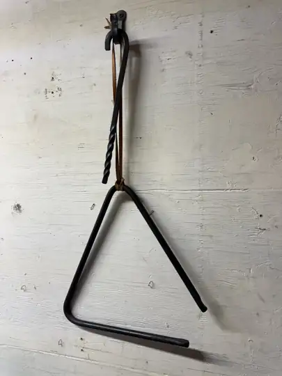 Triangle dinner bell with twisted handle